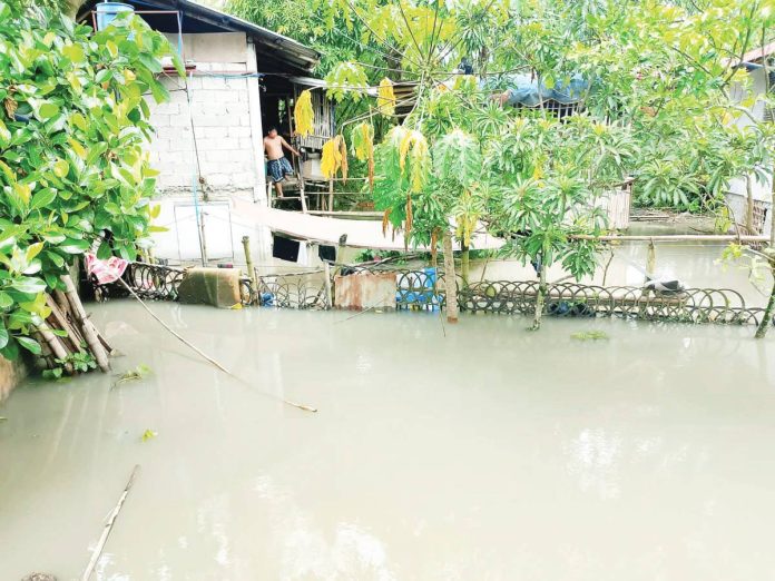 flood_resized The Iloilo City Government placed barangays in Molo, Jaro, and Lapuz districts under close observation due to their susceptibility to tidal flooding. Photo shows the flooded area in Barangay Tagbak, Jaro on Monday, July 21. K5 NEWS FM ILOILO PHOTO