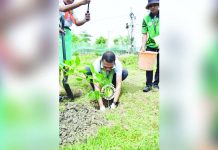 28,000 trees planted in over 2,800 WV schools: DepEd launches ECo Champions drive Department of Education - Region 6 officer-in-charge Director Cristito Eco leads the symbolic tree planting at the Tiu Cho Teg – Ana Ros Foundation Integrated Farm School in Barangay Lanit, Jaro, Iloilo City during the launch of the ECo Champions Program on June 30, 2025. PHOTO FROM DEPED TAYO WESTERN VISAYAS REGION FACEBOOK PAGE