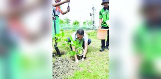 Department of Education - Region 6 officer-in-charge Director Cristito Eco leads the symbolic tree planting at the Tiu Cho Teg – Ana Ros Foundation Integrated Farm School in Barangay Lanit, Jaro, Iloilo City during the launch of the ECo Champions Program on June 30, 2025. PHOTO FROM DEPED TAYO WESTERN VISAYAS REGION FACEBOOK PAGE