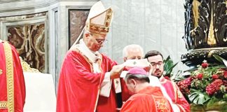 Archbishop Midyphil Billones of the Archdiocese of Jaro receives the pallium from Pope Leo XIV during the Solemnity of Saints Peter and Paul at Saint Peter’s Basilica — signifying his communion with the Holy See and his role as shepherd of the Church. PHOTO FROM ARCHDIOCESE OF JARO, COMMISSION ON SOCIAL COMMUNICATIONS