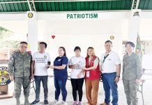 Representatives from the Department of Social Welfare and Development, the Philippine Army’s 61st Infantry Battalion, and partner agencies turn over ₱20,000 in livelihood settlement grants to former rebels in a ceremony held in Iloilo, as part of ongoing reintegration and peace-building efforts under the government’s whole-of-nation approach. PHILIPPINE INFORMATION AGENCY 6 PHOTO