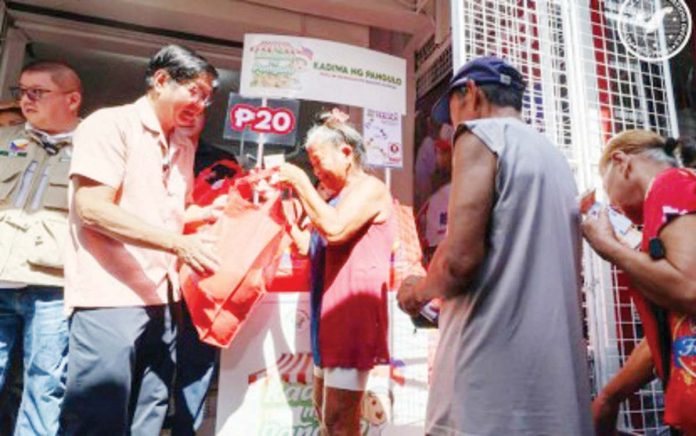 june_inflation_resized Indigent families and other vulnerable sectors in Cavite are among the latest to benefit from President Ferdinand R. Marcos Jr.’s initiative to make rice accessible to millions of Filipino families at an affordable price of P20 per kilo. The Philippine Statistics Authority said Friday, July 4, 2025, that rice recorded a deflation of 14.3 percent in June. PCO PHOTO