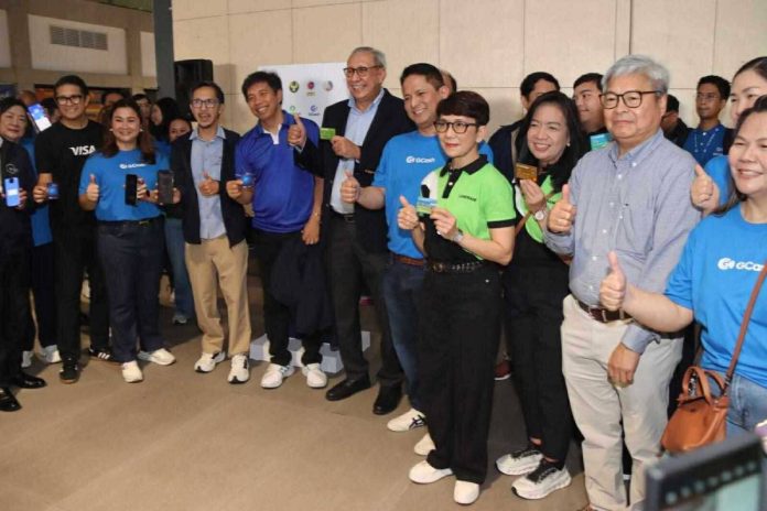 landbank3 United for seamless transport fare payments: (from left to right) VISA Country Manager Jeffrey Navarro, Mynt President and CEO Martha Sazon, DOTr Secretary Vince B. Dizon, DICT Secretary Henry Rhoel R. Aguda, BSP Monetary Board Member Walter C. Wassmer, G-Xchange President and CEO Ren-ren Reyes, LANDBANK President and CEO Lynette V. Ortiz and Executive Vice President Leila C. Martin, and BSP Deputy Governor Mamerto E. Tangonan join forces to pilot contactless fare payments at MRT-3 under the Automated Fare Collection System (AFCS).