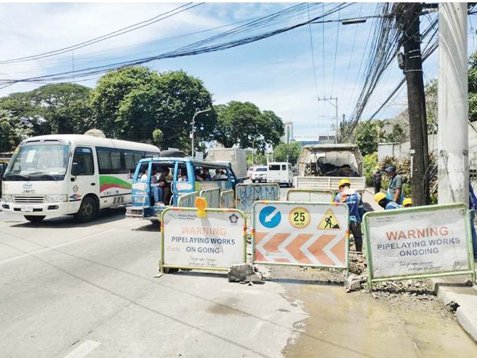 mai-pipe-copy Ongoing pipe-laying works along Bonifacio Drive in Iloilo City cause heavy congestion, frustrating motorists. The road is a key access route from Jaro and La Paz districts to the City Proper. AJ PALCULLO/PN