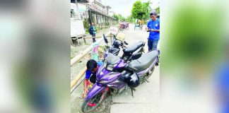 An illegally parked motorcycle is being clamped by traffic personnel of the Iloilo City Government. Executive Order No. 008, Series of 2025 formally launches a comprehensive crackdown targeting common violations such as illegal parking, modified loud mufflers, and reckless driving. ICTTMU PHOTO