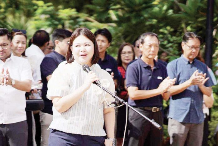 mai_Saturday_copy_resized Cleanliness is not just the city government’s job, it is a shared responsibility, stresses Mayor Raisa Treñas as she orders a citywide clean-up every Saturday to combat the spread of dengue and leptospirosis.