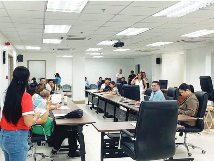 Iloilo City’s Vice Mayor Julie Grace “Love-love” Baronda presides over the initial meeting of the Sangguniang Panlungsod at the new Legislative Building on July 1, as discussions on committee chairmanships and legislative priorities begin. MAI LADIAO/PN