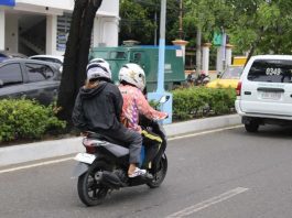 The appeal of motorcycle taxis lies in their affordability and speed, and specifically getting around traffic congestion. Most transactions happen through Facebook groups or messaging apps, making them accessible to daily commuters. Yet their unregulated nature has raised red flags over passenger safety. AJ PALCULLO PHOTO
