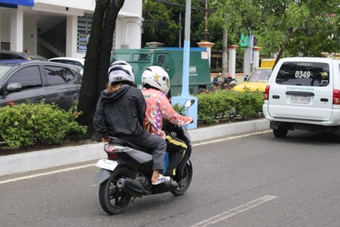 mai_city_powerless The appeal of motorcycle taxis lies in their affordability and speed, and specifically getting around traffic congestion. Most transactions happen through Facebook groups or messaging apps, making them accessible to daily commuters. Yet their unregulated nature has raised red flags over passenger safety. AJ PALCULLO PHOTO