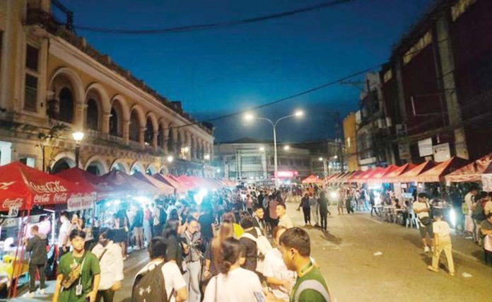 mai_night_market A festive crowd fills Calle Real during the inaugural Iloilo City Night Market held in 2024 as part of the Iloilo Charter Day celebration. The three-night event featured over 100 food stalls, marking the city’s first large-scale night market and setting the stage for plans to open a daily night market along JM Basa Street. MA. THERESA LADIAO/PN