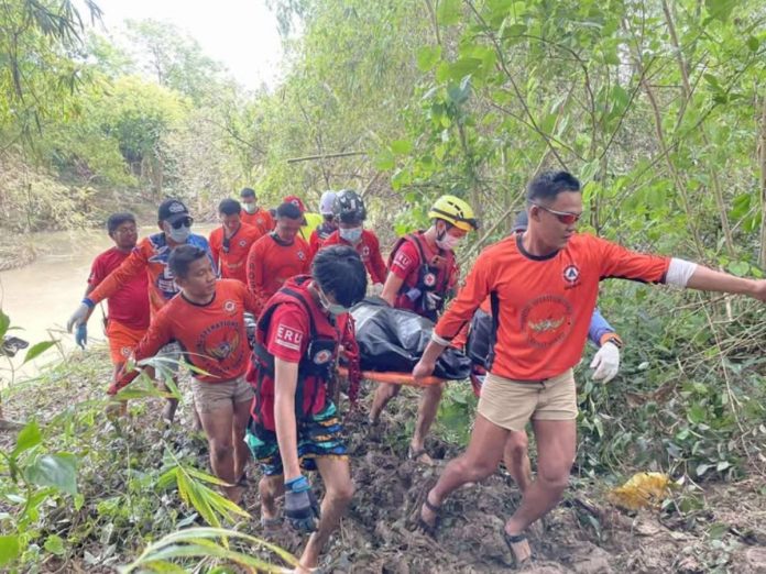 meljon-cordero The body of Mejhon Cordero, a 44-year-old resident of Brgy. Benedicto, Himamaylan, who fell into the overflow in Barangay Biao, Binalbagan last Friday, has been found floating in the Pangiplan River at JMA, Barangay Payao, Binalbagan, around 12 noon today, July 20. Cesar Jolito III, Photo courtesy of Philippine Red Cross Negros Occidental-Bacolod Chapter