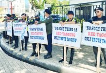 Members of the Samahan ng Defense Force Multiplier and Alliance for Peace, Environment, and Sustainability stage a protest outside the Iloilo Provincial Capitol on July 28, 2025, calling for an end to youth recruitment by communist insurgents and showing support for President Ferdinand “Bongbong” Marcos Jr.’s anti-insurgency programs ahead of his State of the Nation Address. AJ PALCULLO/PN