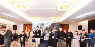 Newly elected officers of the League of Provinces of the Philippines, including Iloilo’s Gov. Arthur Defensor Jr. (fifth from left), take their oath of office before Local Government Secretary Jonvic Remulla (extreme left) during the League’s 1st General Assembly and Election of Officers held at Crowne Plaza Manila Galleria in Quezon City on July 25, 2025. PHOTO FROM BALITA HALIN SA KAPITOLYO