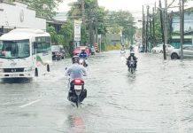Rains heighten threat of disease outbreaks in Western Visayas FLOODED COMMUTE. Motorists navigate floodwaters along a portion of La Paz Plaza in Iloilo City on Wednesday, July 23, as continuous rains from the intensified habagat and twin tropical cyclones triggered a Red Alert status. Authorities ordered evacuations in flood- and storm surge-prone areas. AJ PALCULLO/PN