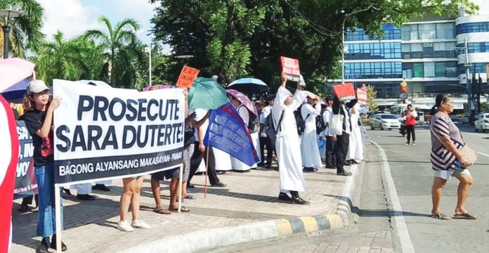 neljoy_Kabataan_copy_resized Protesters in Iloilo City hold a banner demanding the prosecution of Vice President Sara Duterte-Carpio during a rally outside the Iloilo Provincial Capitol on July 28, 2025, coinciding with President Ferdinand Marcos Jr.’s State of the Nation Address. NELJOY N. GALIGAO/PN