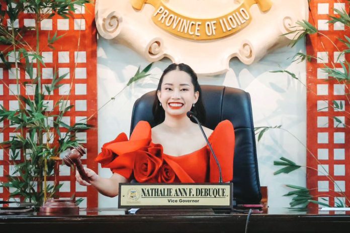 neljoy_debuque_copy_resized Vice Gov. Nathalie Ann “Lee Ann” Debuque flashes a confident smile as she presides over the inaugural session of the Sangguniang Panlalawigan of Iloilo, marking her first official act as the province’s second-highest official. NELJOY GALIGAO/PN