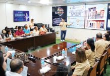 Iloilo’s Gov. Arthur Defensor Jr. leads the ceremonial turnover of checks to five Iloilo municipalities — Badiangan, Banate, Batad, Estancia, and Lemery — for the construction of Family and Youth Development Centers (FYDCs), aimed at strengthening grassroots mental health care and youth support services. “These centers are our commitment to grassroots development, especially in mental health, population education, and youth support,” he says. PHOTO FROM BALITA HALIN SA KAPITOLYO