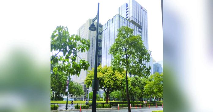 office market_superimposed At least 79 percent, or 581,000 square meters (sqm), of the overall office leasing market demand came from Metro Manila, with Bonifacio Global City (BGC) representing 146,000 sqm. Photo shows several towering buildings at BGC. DARLANA PHOTO