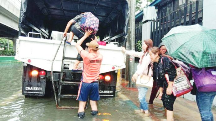postpone trips The Department of Transportation, Philippine Coast Guard and Philippine Ports Authority offered free rides to passengers stranded in floods in Metro Manila. The Department of Tourism earlier reminded travelers that heavy rainfall and potential flooding are anticipated to significantly affect transportation services. DOTR PHOTO