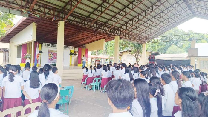 The Department of Education – Schools Division of Iloilo has rolled out immediate security measures in coordination with the Philippine National Police, including random bag inspections and enhanced campus patrols, in public schools across the province following a stabbing incident involving two high school students of San Joaquin School of Fisheries in San Joaquin town. SAN JOAQUIN SCHOOL OF FISHERIES/FB PHOTO