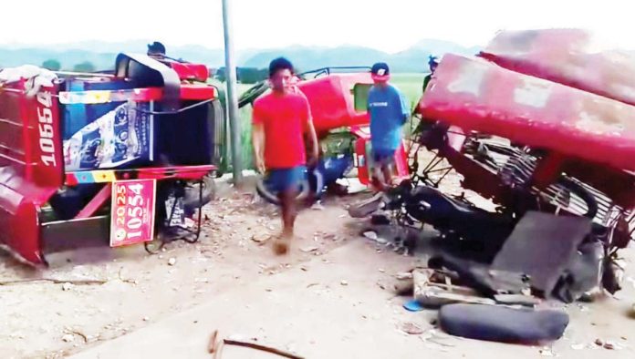 san_carlos_accident2_resized An 18-year-old student driver lost control of his Toyota Raize and crashed into three parked tricycles in Purok Kalingling, Barangay 1, San Carlos City, Negros Occidental on Tuesday morning, July 15, 2025. SCREENGRABBED FROM BRIGADA NEWS SAN CARLOS/FACEBOOK VIDEO