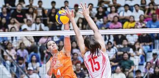 Caitlyn Viray of Farm Fresh Foxies scores against the defense of Petro Gazz Angels’ Myla Pablo. PVL PHOTO