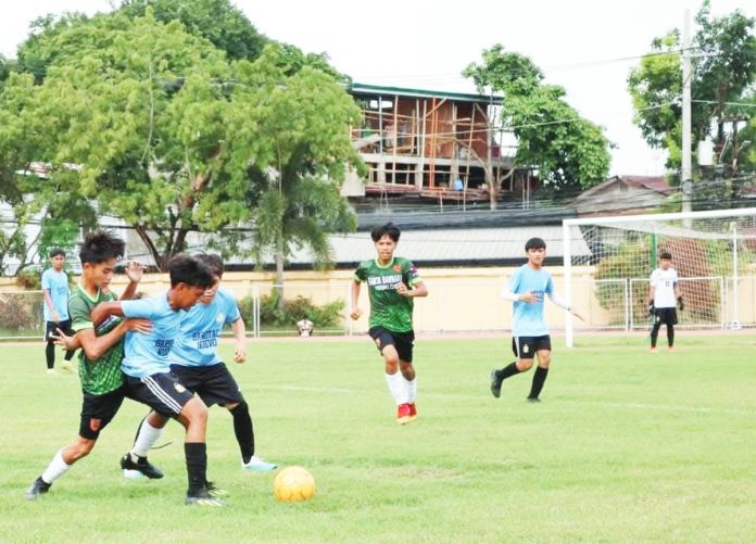 sports Ilonggo Young Ilonggo football players in action during a recent local tournament. They are trained mostly by coaches of their local government units or Department of Education. PHOTO BY RAY CABARLES