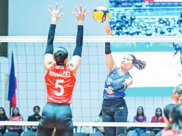 Chinnie Arroyo of ZUS Coffee Thunderbelles attempts to score against the defense of Imee Hernandez of Chery Tiggo Crossovers. PVL PHOTO