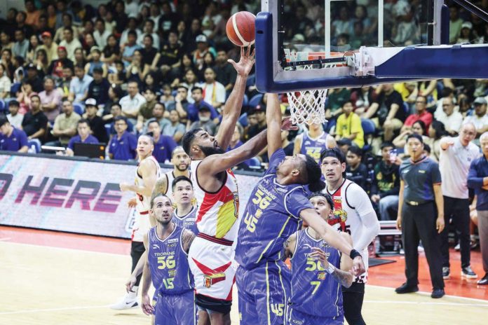 sports_Beermen_resized San Miguel Beermen’s Moala Tautuaa scores against the defense of TNT Tropang 5G’s Brandon Ganuelas-Rosser. PBA PHOTO