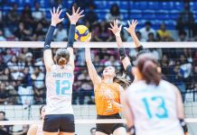 Farm Fresh Foxies’ Rachel Anne Daquis scores against the defense of Galeries Tower Highrisers’ Roselle Baliton. PVL PHOTO