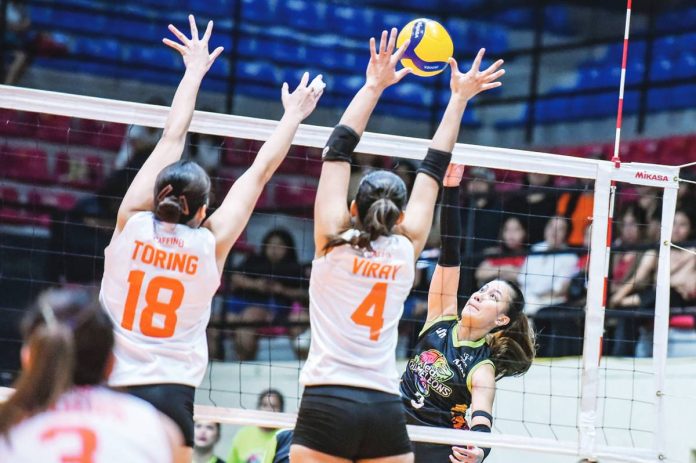 sports_Laure.JPG_resized NxLed Chameleons’ Ennajie Laure-Cariño tries to score against the defense of Farm Fresh Foxies’ Caitlyn Viray. PVL PHOTO