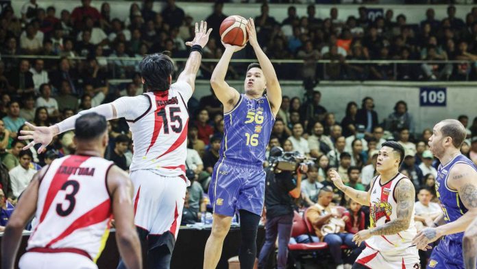 sports_PBA_copy_resized TNT Tropang 5G’s Roger Pogoy scores against the defense of San Miguel Beermen’s June Mar Fajardo. PBA PHOTO