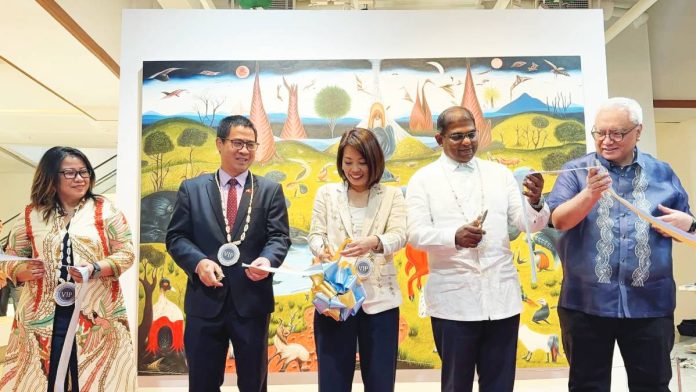 1 Leading the ribbon-cutting ceremony (from left): Victorina Hesti Dewayani, Deputy Chief of Mission of the Embassy of the Republic of Indonesia; Lai Thai Binh, Ambassador of Vietnam; Constance See, Ambassador of Singapore; Dato’ Malik Melvin Castelino, Ambassador of Malaysia; and Edwin V. Valencia, chairman of the Iloilo Museum of Contemporary Art Advisory Board and president of the Valencia Foundation