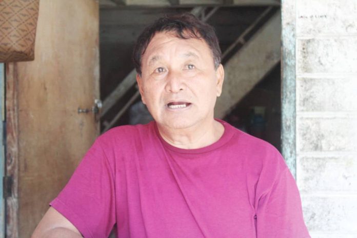 1_copy_resized_resized “I would bring a pot, a ladle, and paper bowls, then sell pancit molo in banks, the capitol, and City Hall. People began calling me, ‘Kap Ising, pancit molo!’ — and that’s how the name stuck,” says Eliezer “Kap Ising” Villanueva. Photo courtesy of AJ Palcullo/PN