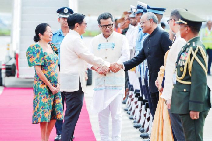 PH_india_copy_resized Indian officials welcome President Ferdinand “Bongbong” Marcos Jr. and First Lady Liza Araneta-Marcos upon arrival in New Delhi for a five-day state visit beginning Aug 4, 2025. PCO PHOTO