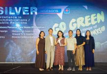 Watsons’ Go Green Living Sustainability Campaign Garners New Recognition Watsons Philippines receives recognition at the 2025 Marketing Excellence Awards Philippines for its “Go Green Living: Onward to a Greener Tomorrow” campaign. (L-R: Laarni Reyes, Managing Partner, Browne Communications; Renz Laluz, Assistant Marketing Manager; Alisandrea Coloma, Senior Marketing Manager – PR and Sustainability; Dharell Fontanilla, Senior Marketing Manager; and Sharon Decapia, SAVP – Marketing, PR and Sustainability, all from Watsons Philippines; with Amby Molina, Business Development Director, Browne Communications)