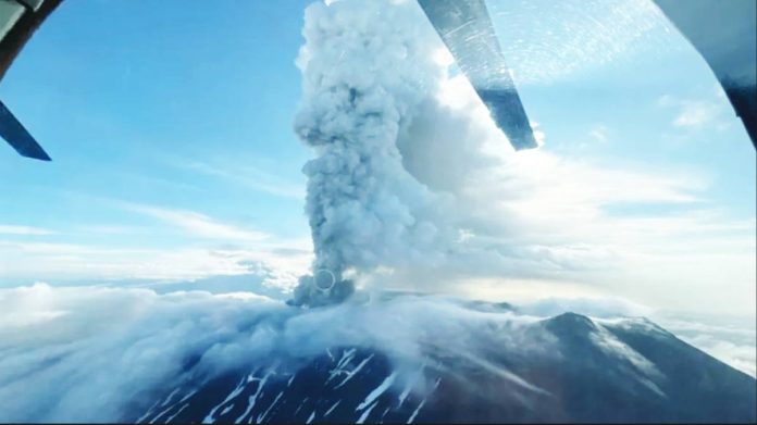 Russia (1) Russian news agency RIA published pictures of the huge ash plume above the Krasheninnikov Volcano.