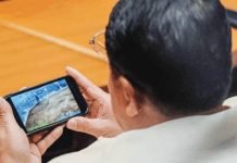 AGAP party-list’s Cong. Nicanor Briones confirmed he viewed a cockfight video while inside the House session hall on Monday but insisted he was not gambling and does not even know how to engage in electronic sabong (e-sabong).