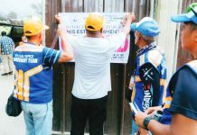 City Legal Office personnel enforce closure orders on several business establishments in Bacolod City last August 29, 2025, for violations of City Ordinance No. 565. BACOLOD CITY GOV’T COMMUNICATION OFFICE