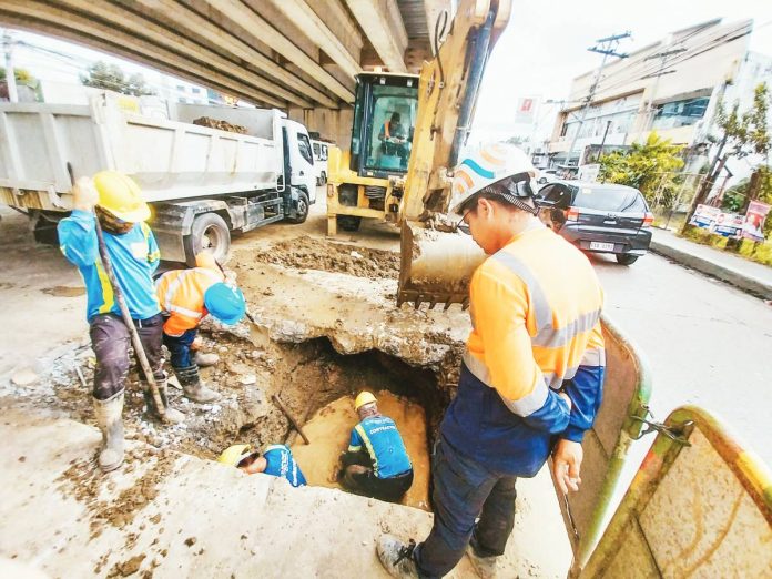 banner for aug4 Metro Pacific Iloilo Water’s Technical Area Team conducts leak detection and repair activity in Barangay Aganan, Pavia, Iloilo. Pipe breakage is due to the aging of the pipelines. This 500mm pipe will be replaced as part of the ongoing HS Jaro Total Pipe Replacement Project.
