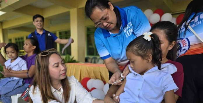 capiz immunization Learners from President Roxas West Elementary School received their vaccines through the School-Based Immunization (SBI) Program of the Department of Health and the Department of Education. CPHO PHOTO