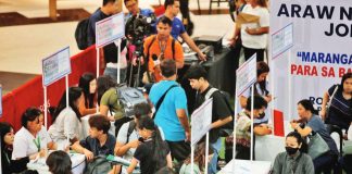 Jobseekers, most of them fresh college graduates, line up at a job fair organized by the Public Employment Service Office of Manila and the Department of Labor and Employment at a shopping mall in Ermita, Manila, during the 454th Manila Day on June 24, 2025. DANNY PATA PHOTO