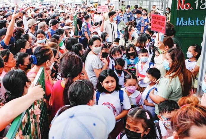 ed_allocation_copy_resized The Philippine Business for Education encouraged the government to invest more in Filipino education, nutrition, and healthcare. Photo shows parents and guardians waiting for students exiting the Aurora A. Quezon Elementary School in Manila on the first day of classes in August 2022. GEORGE CALVELO/ABS-CBN NEWS PHOTO