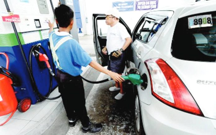 fuel_prices_up_copy_resized Fuel prices will increase anew today, Aug. 26, 2025, from P0.30 to P0.70 per liter. Photo shows a gasoline station crew attending to a customer in this undated photo. PNA PHOTO BY BEN BRIONES