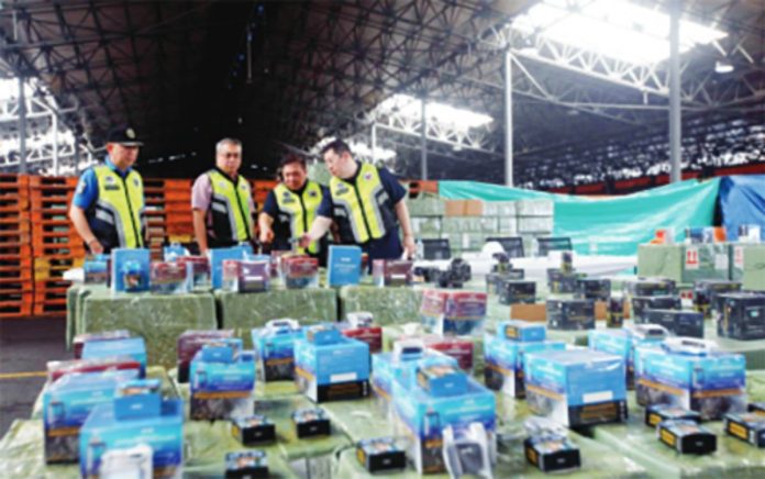 illegal vapes Authorities seize illegal vape products at the Manila International Container Port on July 31, 2025. The Department of Trade and Industry on Tuesday, Aug. 19, 2025, warned online shopping sites to remove from their listings of illegal vape products or face consequences. PNA PHOTO BY YANCY LIM