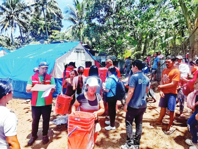 kanlaon evacuees copy Evacuees at the barangay hall of Masulog and Cabacungan National High School - Masulog Extension in La Castellana, Negros Occidental pack their belongings to return to their homes on Friday, August 1, 2025. PHOTO COURTESY OF ARANGKA LA CASTELLANA/FACEBOOK