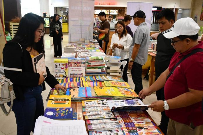 learning-hub-roxas The Department of Education’s (DepEd) Regional Workshop and Library Hubs Learning Resource Expo 2025 held at Robinsons Roxas featured an exhibit of innovative and diverse learning materials crafted by teachers across the region. ROXAS CITY COMMUNICATIONS GROUP