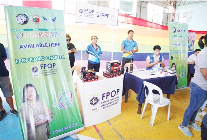 lyndie_Uswgwaps_copy_resized Representatives from the Family Planning Organization of the Philippines (FPOP) Iloilo Chapter offer free services and information during the launch of the USGWAPS program at Barangay Veterans Village, Iloilo City, on August 4, 2025. The initiative, led by Mayor Raisa Treñas, aims to bring grooming, wellness, and essential public services closer to the barangays. MAYOR RAISA TREÑAS FACEBOOK PAGE
