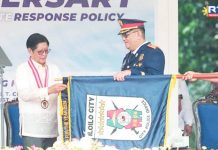 ICPO, Iloilo City Gov’t sweep top nat’l honors in PNP anniversary awards President Ferdinand Marcos Jr. hands the of Best City Police Office award to Iloilo City Police Office director Police Colonel Kim Legada during the Philippine National Police’s 124th Police Service Anniversary in Camp Crame, Quezon City, on Aug. 12, 2025. ICPO/ILOILO CITY GOV’T