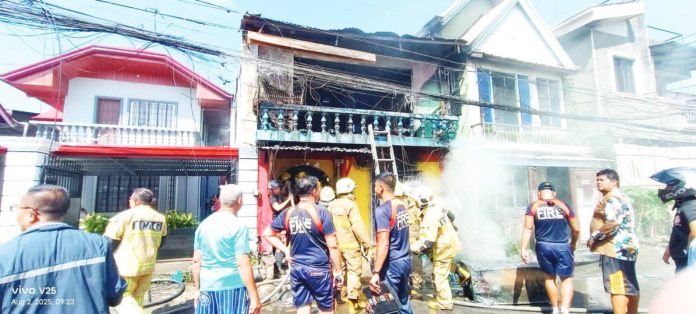 A residential fire in Barangay Oñate de Leon, Mandurriao, Iloilo City on Saturday, August 2, 2025 left a 75-year-old woman dead, three others injured, and two houses razed. DYRI RMN ILOILO PHOTO